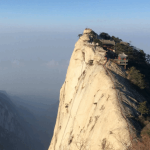 pico de la montaña huashan en china vista desde el aire