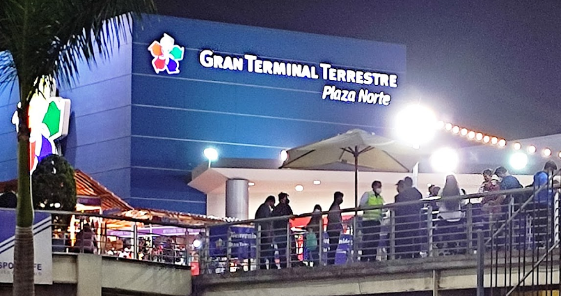 Fachada de Gran Terminal Terrestre de Plaza Norte en Lima