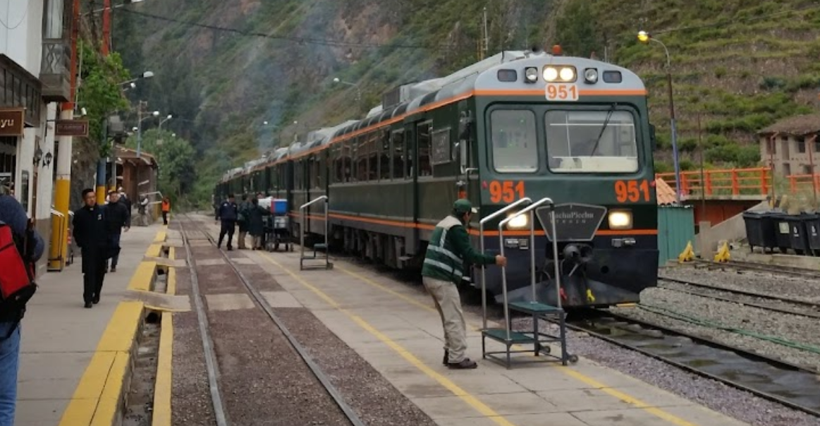 Andén en la estación ferroviaria de Ollantaytambo