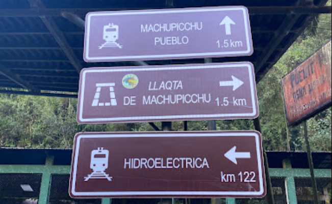 Letrero en Hidroeléctrica de entrada a la Llaqta de Machu Picchu