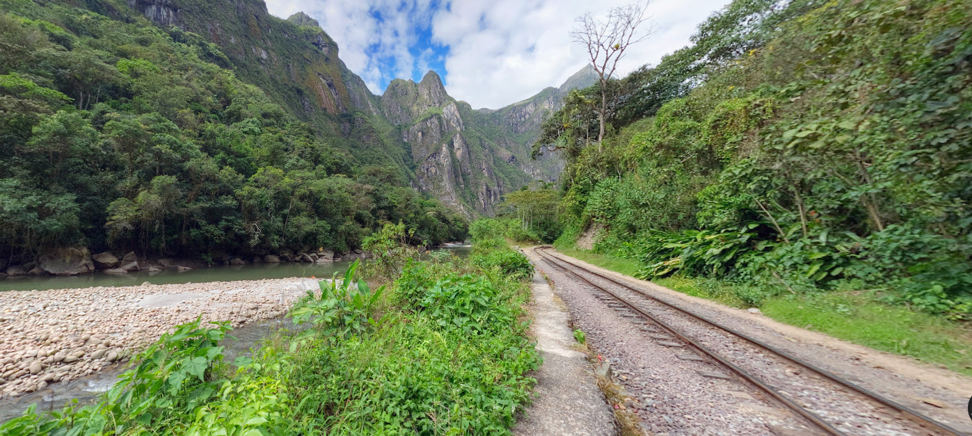 Rieles de tren hacia Aguas Calientes desde Hidroeléctrica