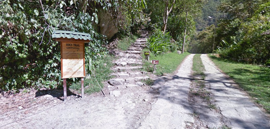 Inicio del camino hasta la cima hacia el centro de bienvenida del Machu Picchu